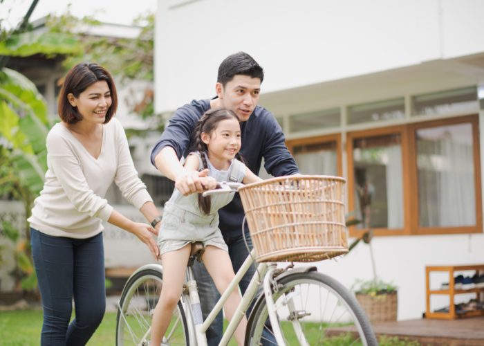 Young,Asian,Family,Love,,Father,And,Mother,Teach,And,Training