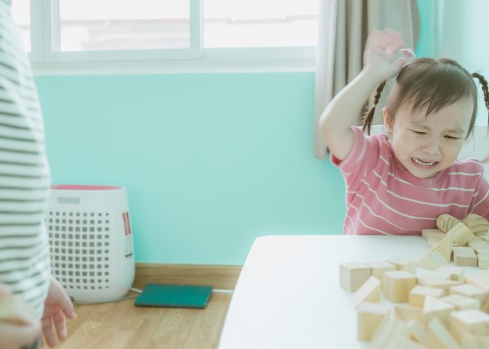 Portrait,Of,Kid,Cute,Asian,Girl,Playing,A,Blocks,Wood